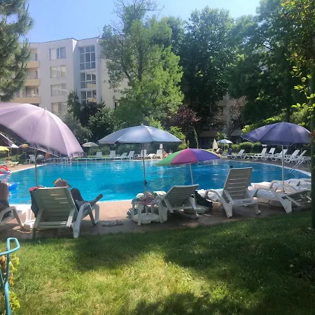 Yassen 2 Near Sea With Poolview Apartman